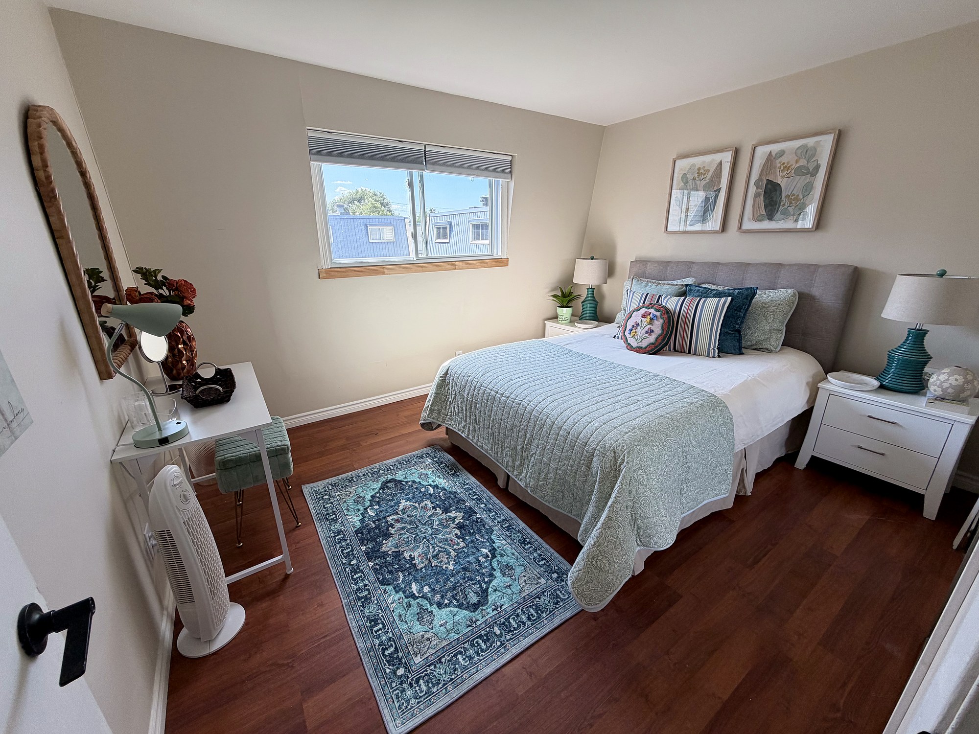 Bedroom 2 — twin beds