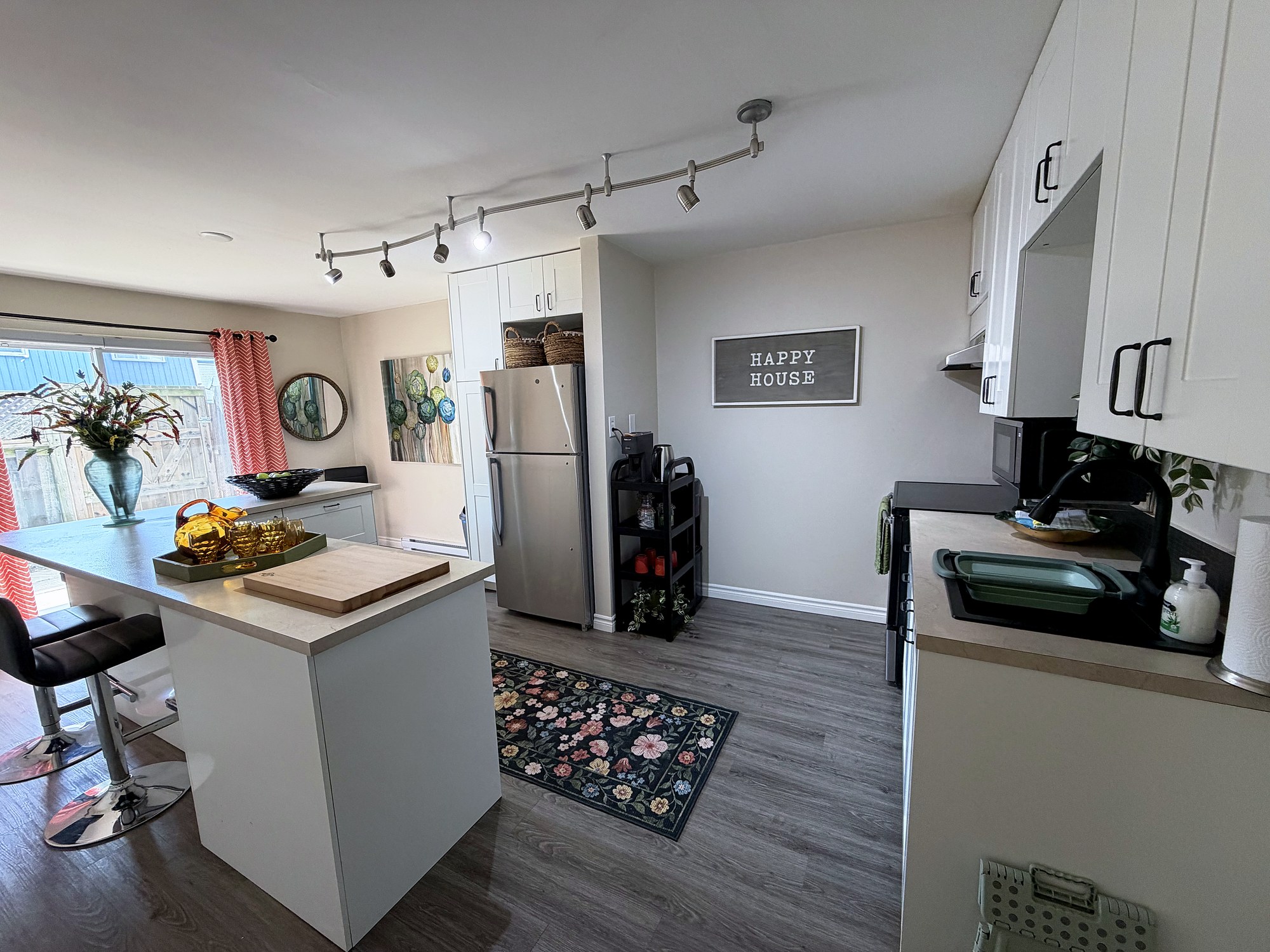 Breakfast bar & appliances