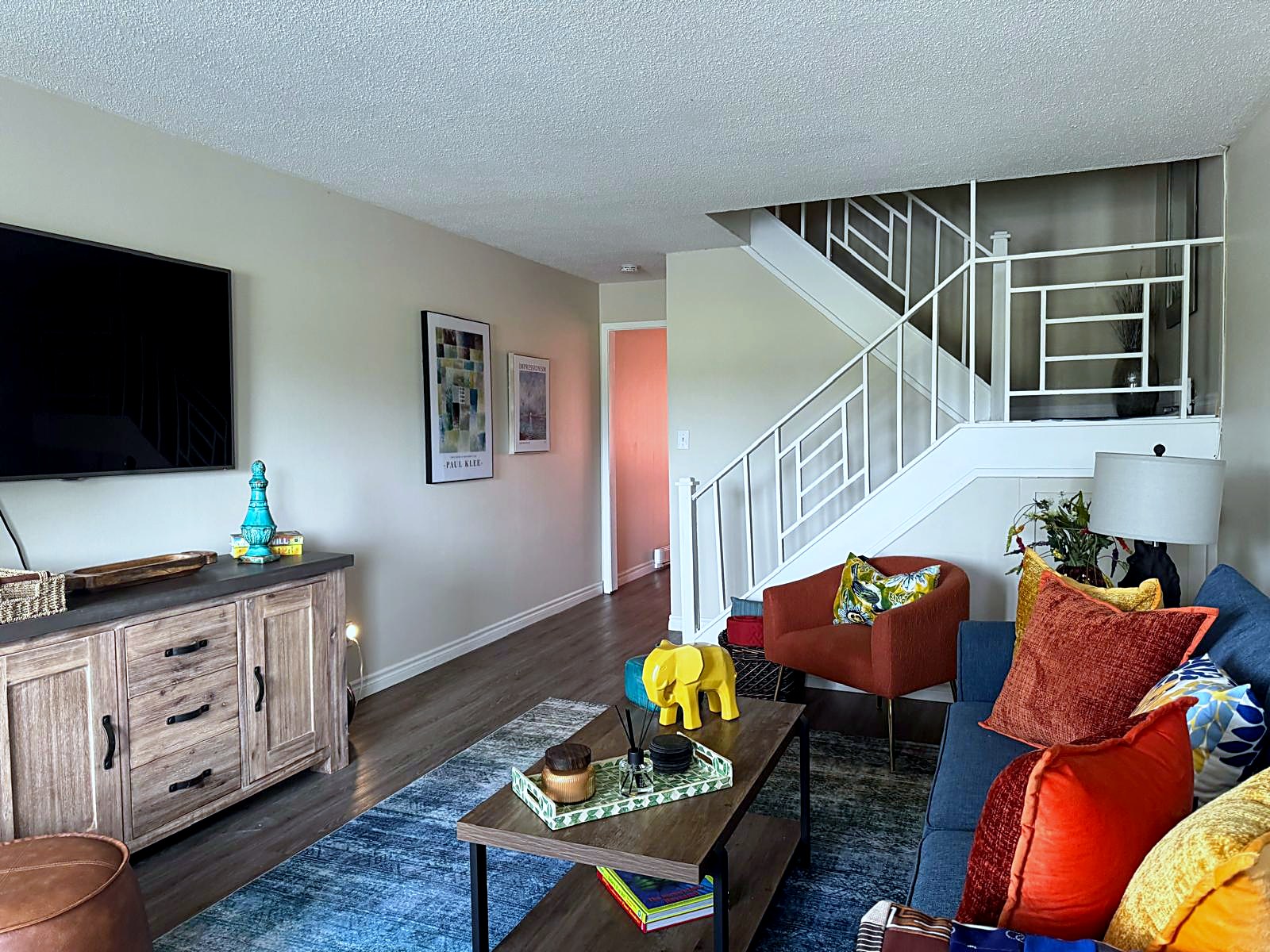 Living room & smart TV